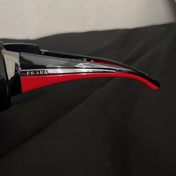 Selling Prada sunglasses red and black color way - Picture 5 of 6